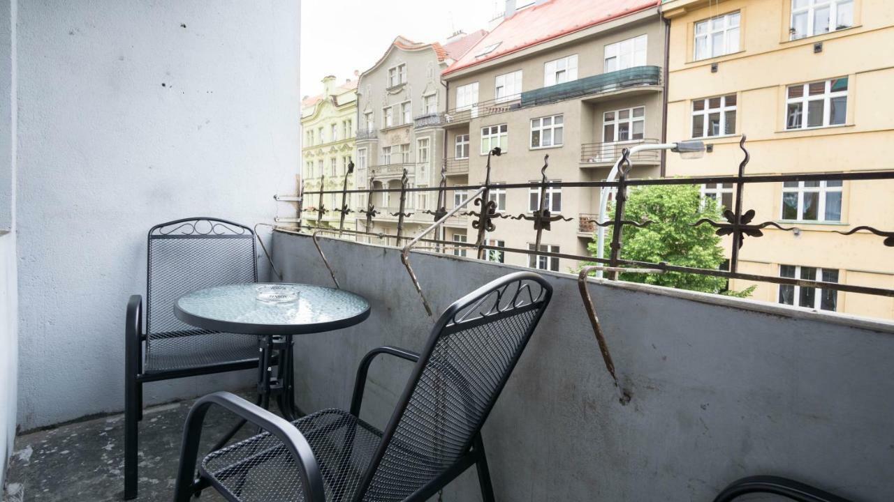 Apartment Four Year Seasons - Walkable To Centre, Metro And Riverside Praha Eksteriør bilde